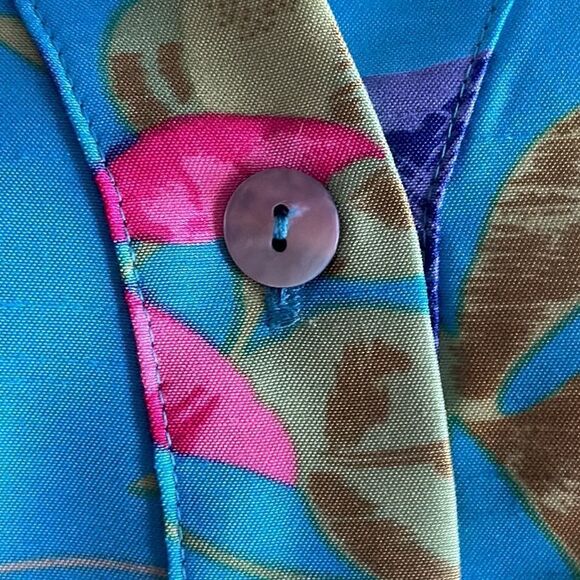 Courtenay Women’s Sleeveless Button Up Floral Hawaiian Blouse Size Large Blue - Picture 3 of 11